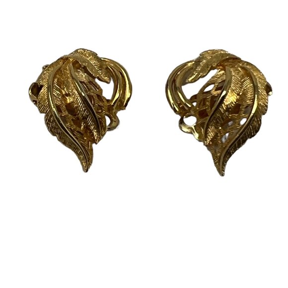 Vintage Earrings Gold Tone Filigree Flower Clip On - Picture 7 of 7